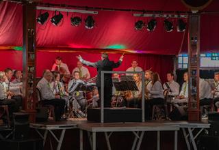 Naar aanleiding van 65 jaar Tieltse Europafeesten kreeg de Tieltenaar eind juni/begin juli een speciaal feestprogramma aangeboden in een nostalgische spiegeltent op het Hulstplein. Op 2 juli was het de beurt aan de Tieltse harmonieën. 

Foto's: José Houtteman