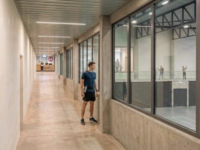Centrale ingang nieuwe zwembad sportsite De Ponte